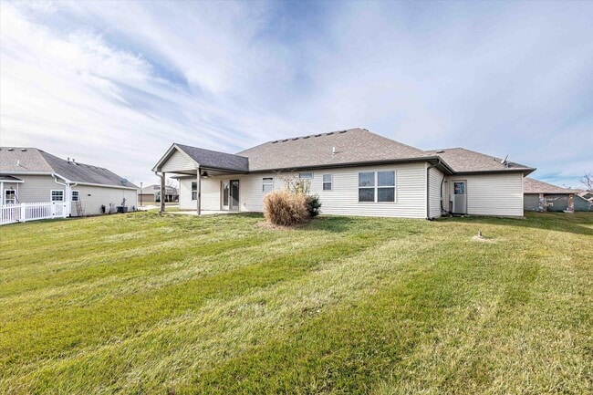 Building Photo - 6680 American Setter Dr