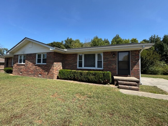 Primary Photo - 586 Hutchens Rd