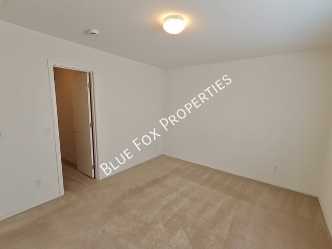 Building Photo - 7862 W Sacramento Hill Dr