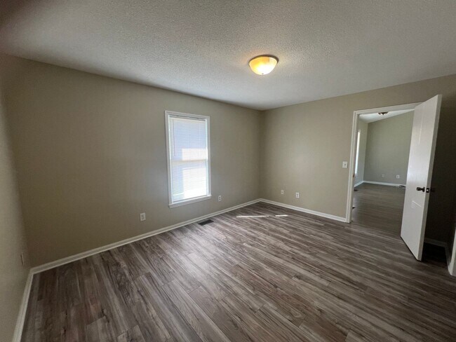 Building Photo - Centrally Located 3 Bedroom House