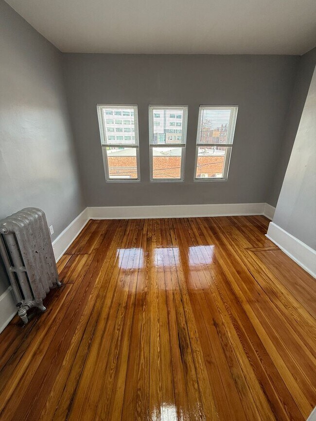 Building Photo - 2mil