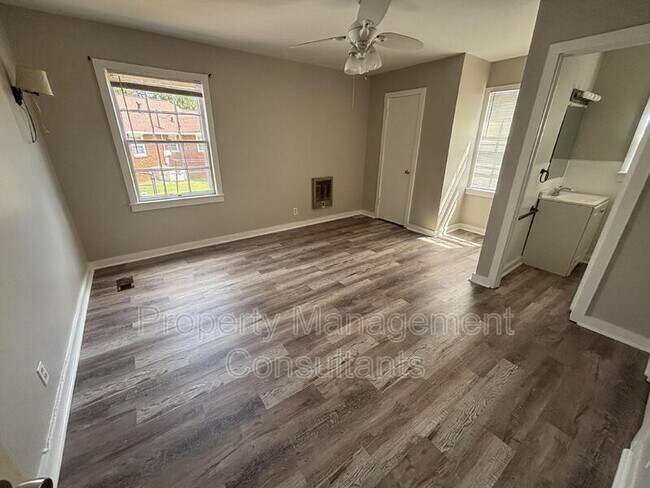 Building Photo - 2303 Hammonds Ave NW