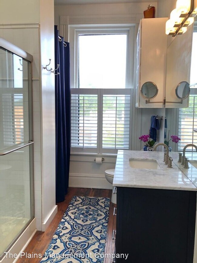 Building Photo - 1313 Hull St