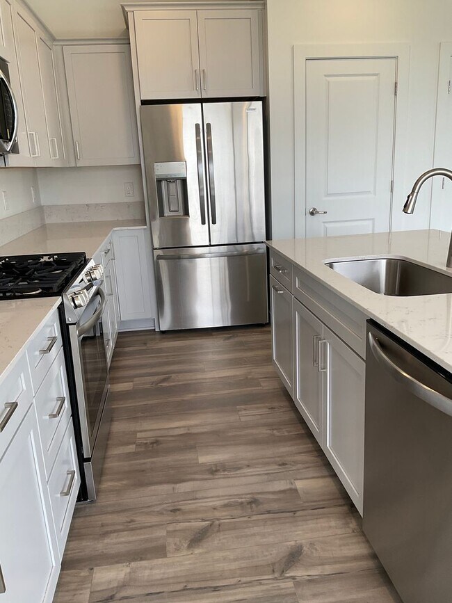 Building Photo - PRICE DROP!  Enjoy this New home in Eagle Ridge!