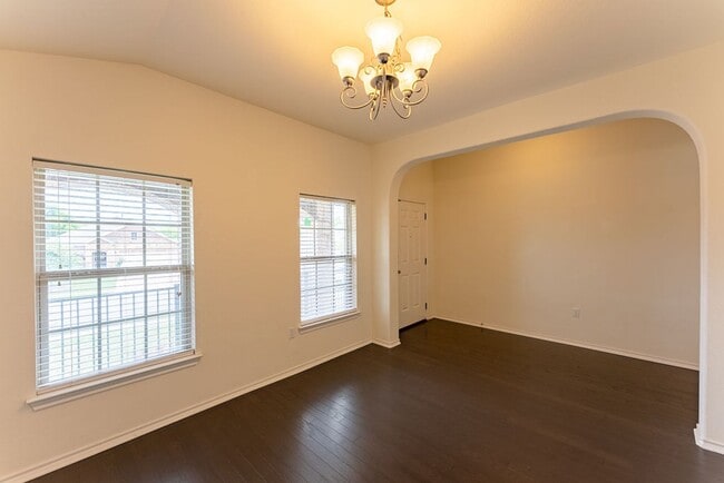 Building Photo - Beautiful Brick 3bed/2ba Home With High End Finishes & Must See Kitchen in NE Austin!