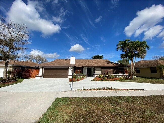 Building Photo - 13647 Barberry Dr