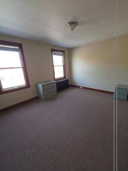 Building Photo - 302 Folcroft St