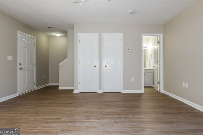 Building Photo - 245 Coral Cir