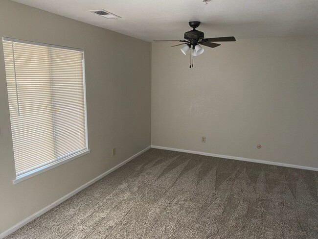 Building Photo - 3710 W Sunnyside Ct