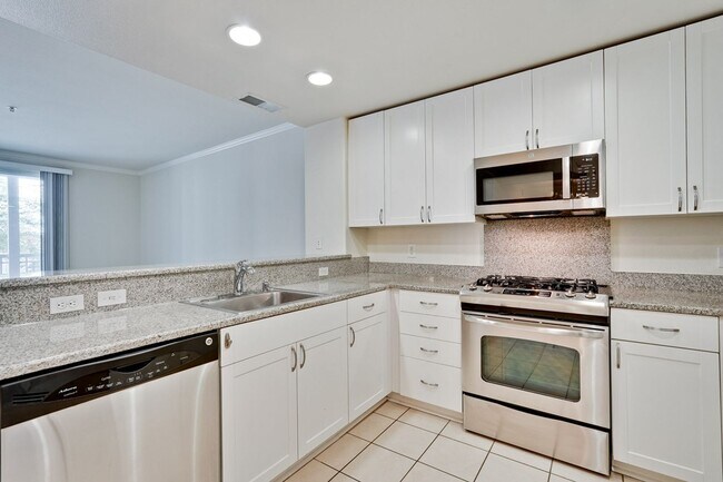 Building Photo - Large Santa Clara 1 Bedroom Condo in River...