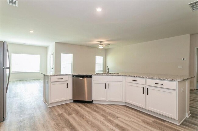 Building Photo - 629 Mackenzie Cv