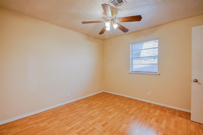 Building Photo - 1926 Cherokee Ln