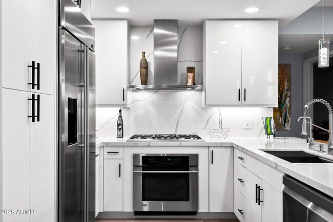 Building Photo - 7167 E Rancho Vista Dr