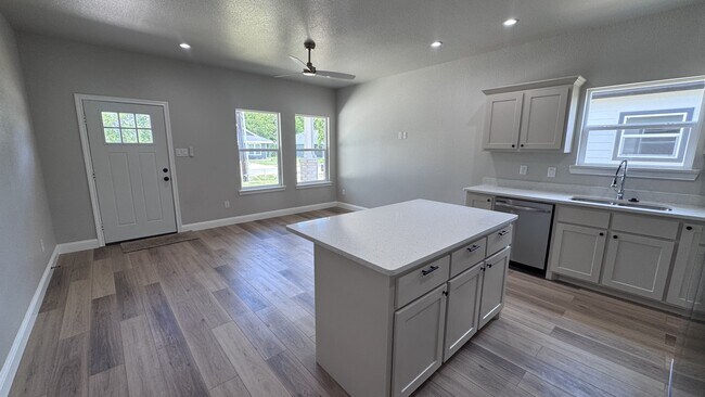 Building Photo - 3209 Bourland St