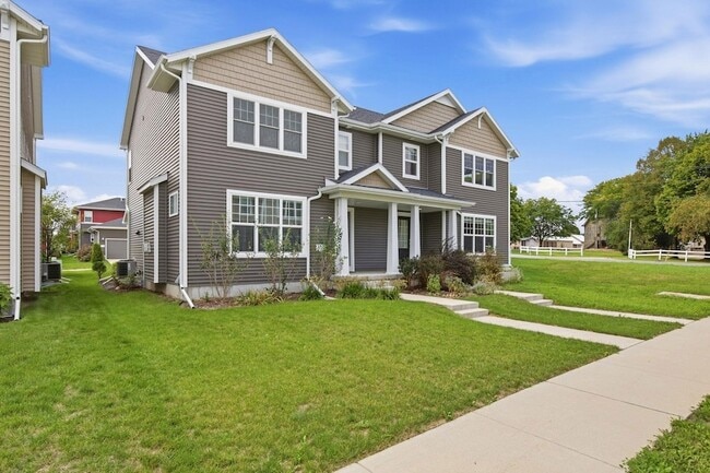 Building Photo - 6158 Driscoll Dr