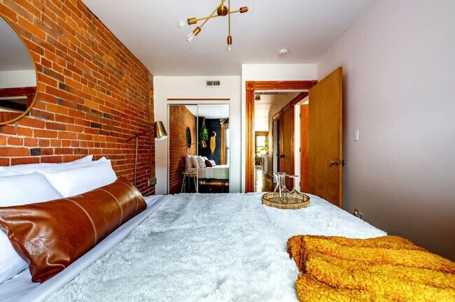 Building Photo - 1180 N High St