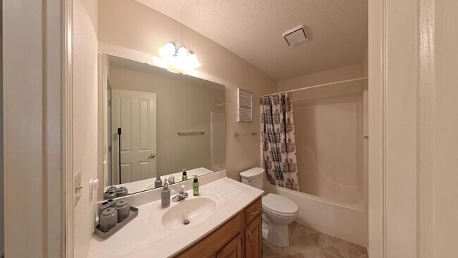 Building Photo - 1125 Butternut Ln