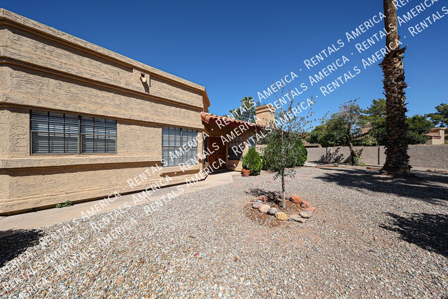 Building Photo - 636 N Cathy Ct
