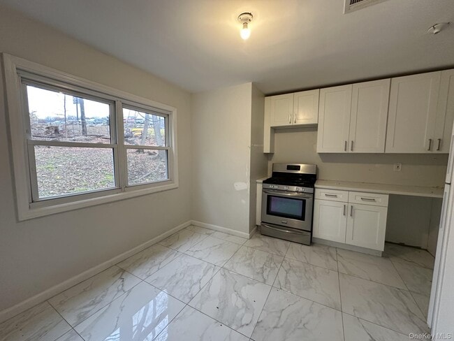 Building Photo - 35 Dickinson Ave