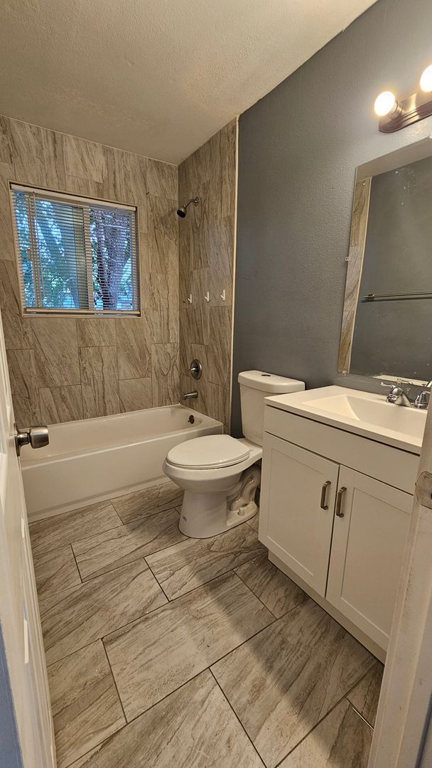 Building Photo - $500 OFF FIRST MONTH |$1313 - 3BR/1BA Pet-...