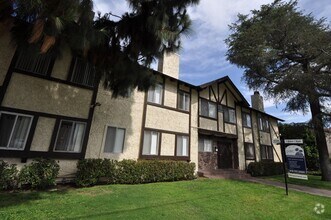 Building Photo - 6954 Woodman Ave