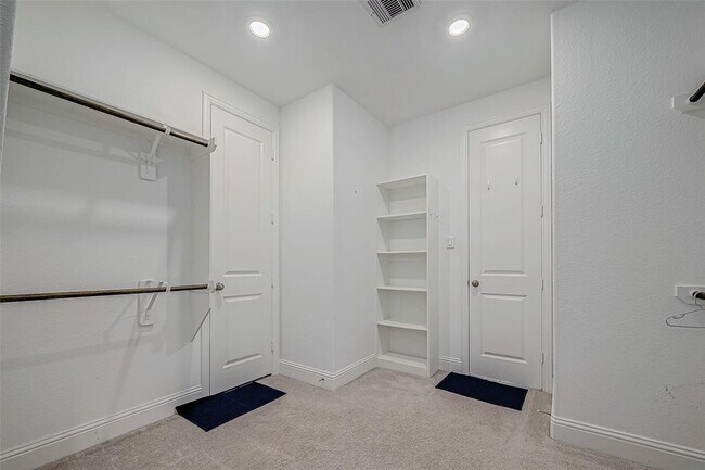 Building Photo - 12902 Sierra National Dr