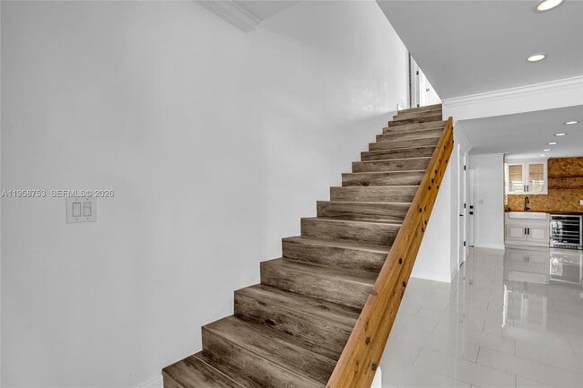 Building Photo - 1231 Sorrento Dr