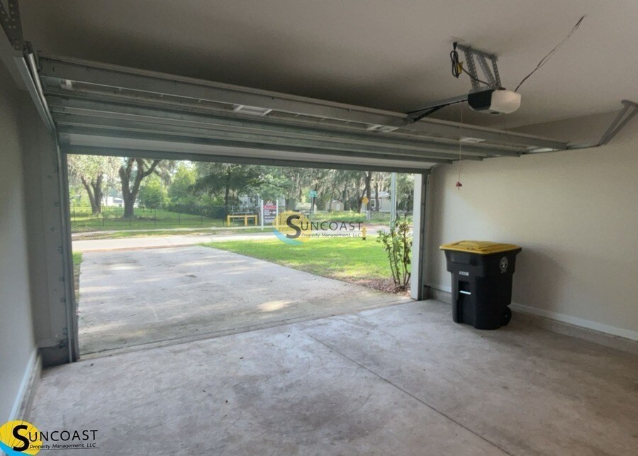 Building Photo - 8106 Ocala Ave