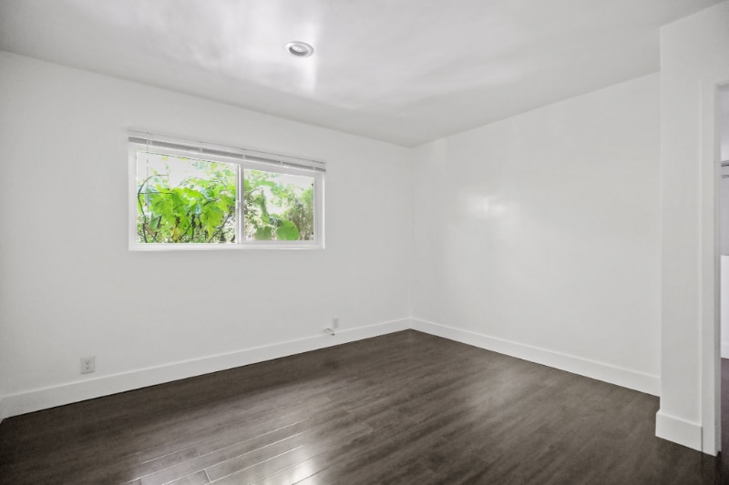 Building Photo - 1321 W 36th Pl