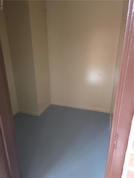 Building Photo - 4003 Governors Square