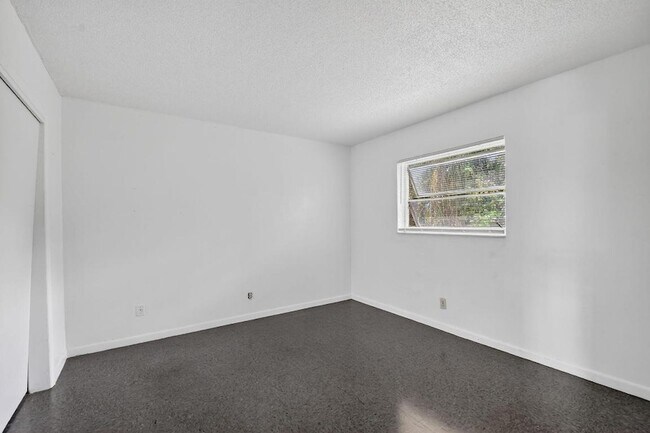 Building Photo - 1406 Barton Rd