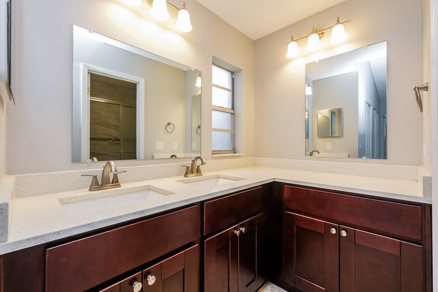 Building Photo - 12722 Trowbridge Ln