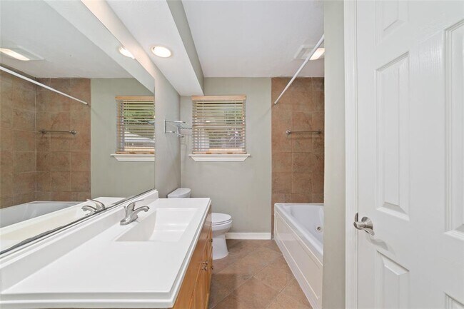 Building Photo - 4118 Donna Lynn Dr