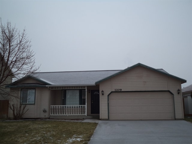 Primary Photo - 1209 Falcon St