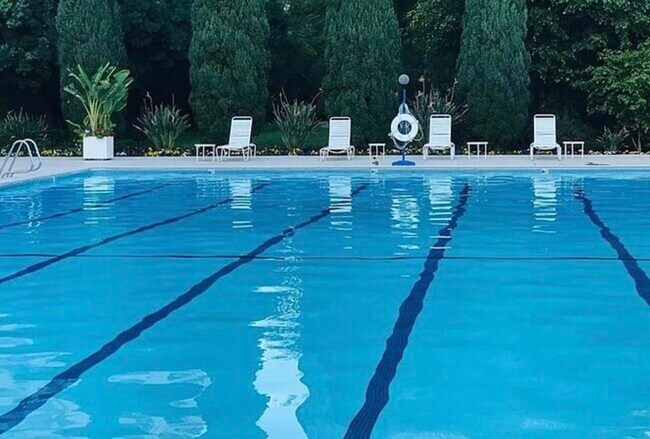 Building Photo - 2170 Century Park E