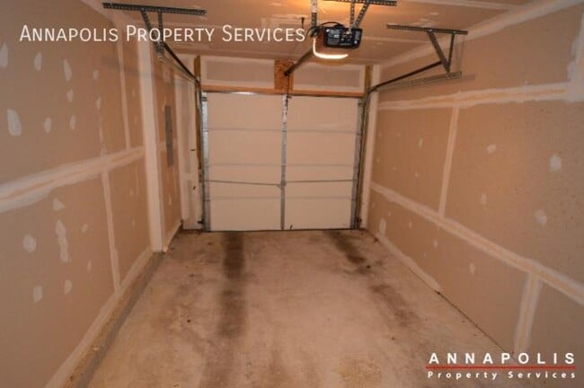 Building Photo - 2123 Hideaway Ct
