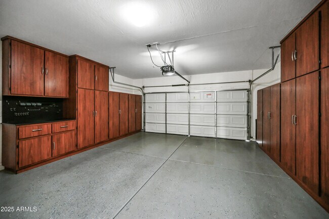 Building Photo - 634 W Kerry Ln
