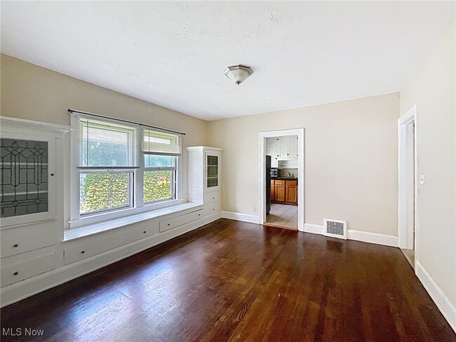 Building Photo - 2683 Hampshire Rd