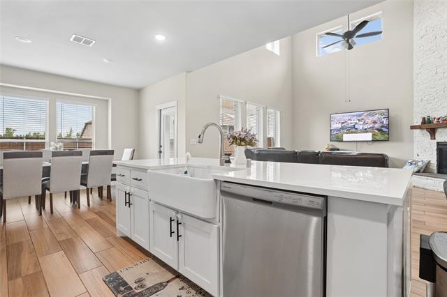 Building Photo - 3801 Mesa Verde Dr