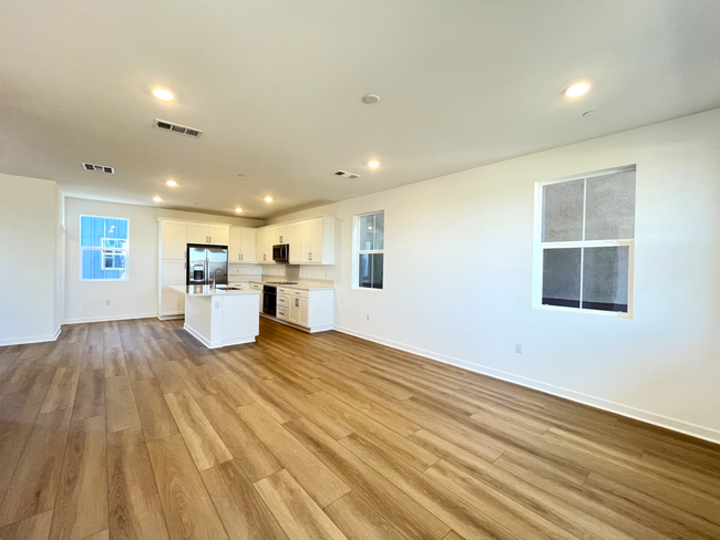 Building Photo - 3 bed, 2.5 bath in Ontario, CA!