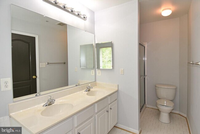 Building Photo - 15511 Kennett Square Way