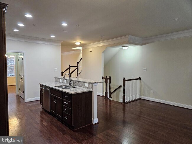 Building Photo - 6041 Maple Hill Rd