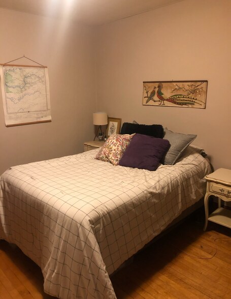 Back bedroom - 3360 S Kinnickinnic Ave