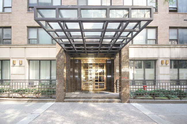 Building Photo - 210 E 47th St