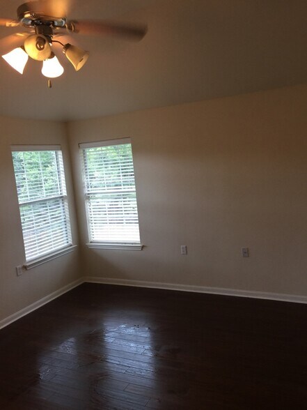Building Photo - 8129 Lalew Cove