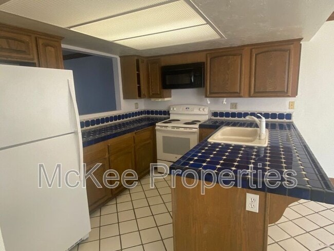 Building Photo - 5430 Linda Vista Rd