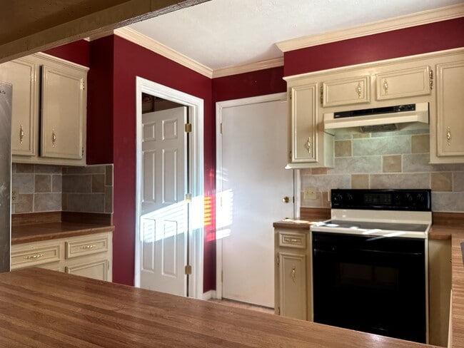 Building Photo - 405 Harvest Dr