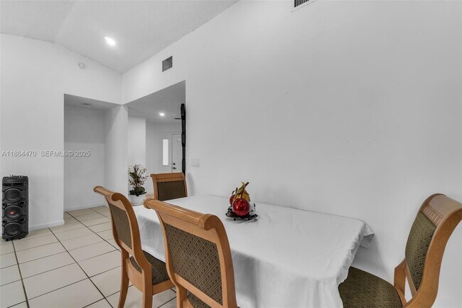 Building Photo - 2590 SE 7th Pl