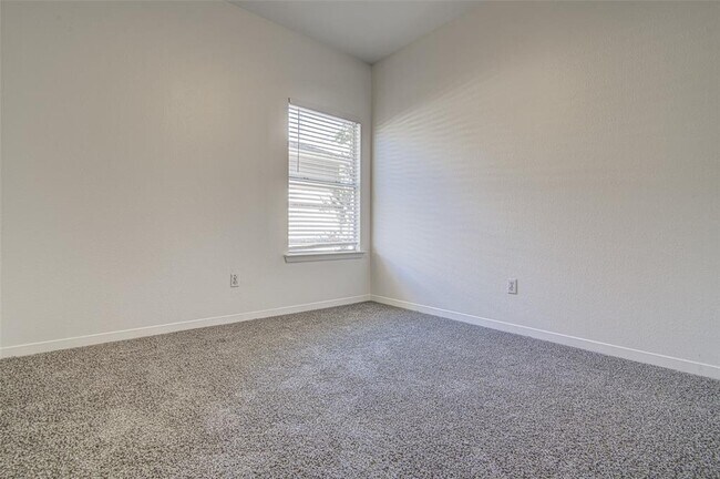 Building Photo - 4605 Ribbecke Ave