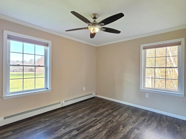 Building Photo - 4 Rock Point Rd